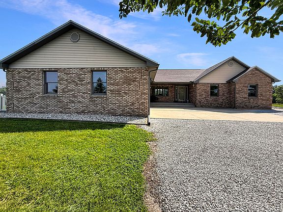 4th image of 3224 County Road 2700 E
