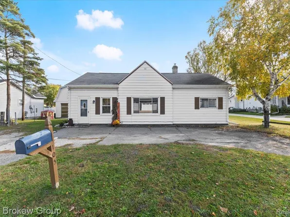 105 Center St, Otisville, MI 48463