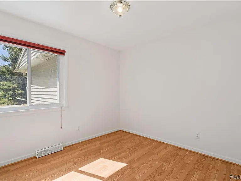 2860 E Coon Lake Rd — Photo 21
