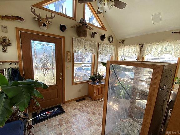 2nd image of 2533 Revere Ave