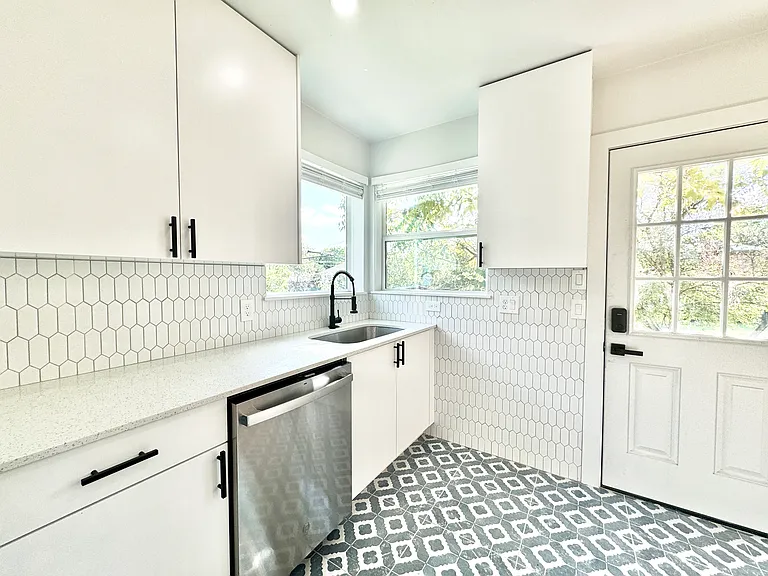 3300 Tom Green St #1 — Photo 8