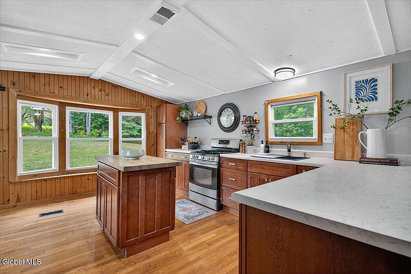 4th image of 251 Stock Farm Road