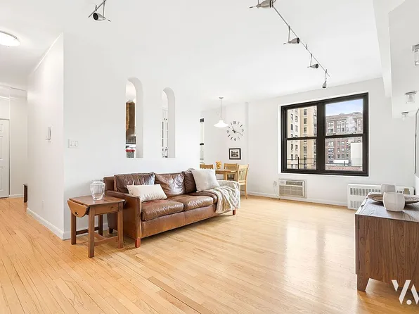 250 W 103rd St APT 10A, New York, NY 10025