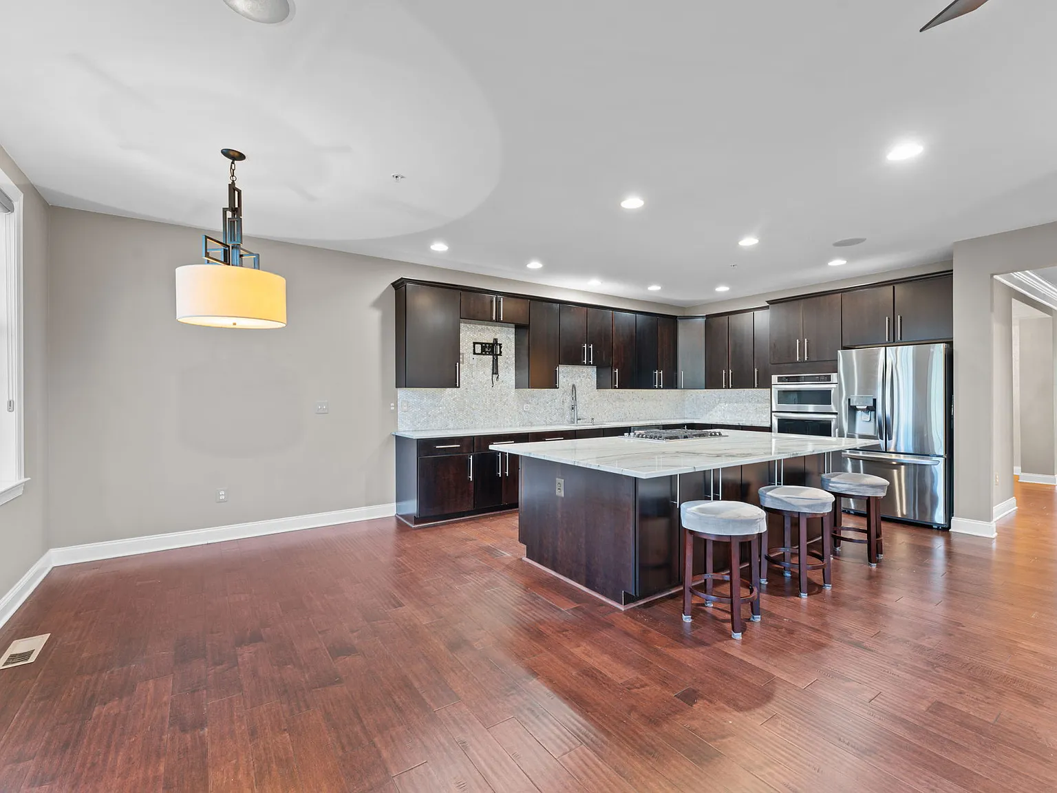 4 bed, 3612 sqft, $4,500 — Photo 4