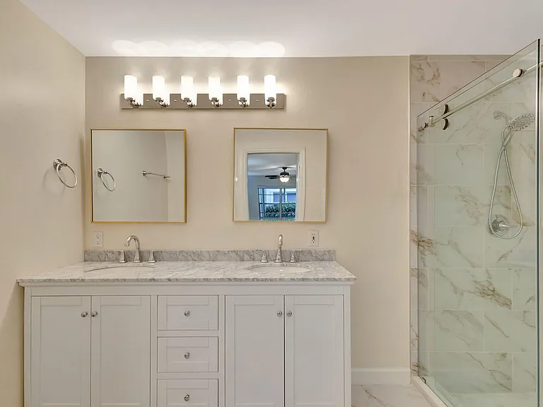 13796 Yarmouth Dr — Photo 4