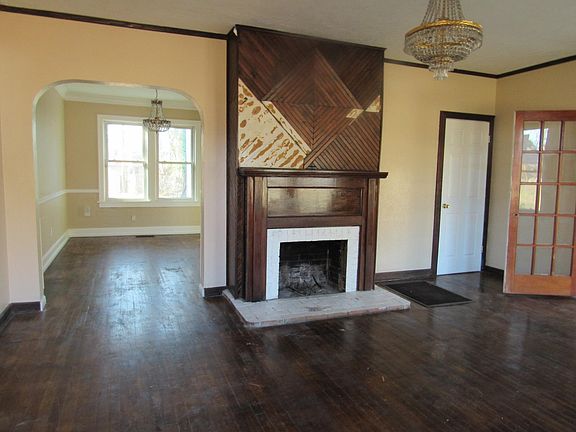 5th image of 1461 Robin Hood Ln