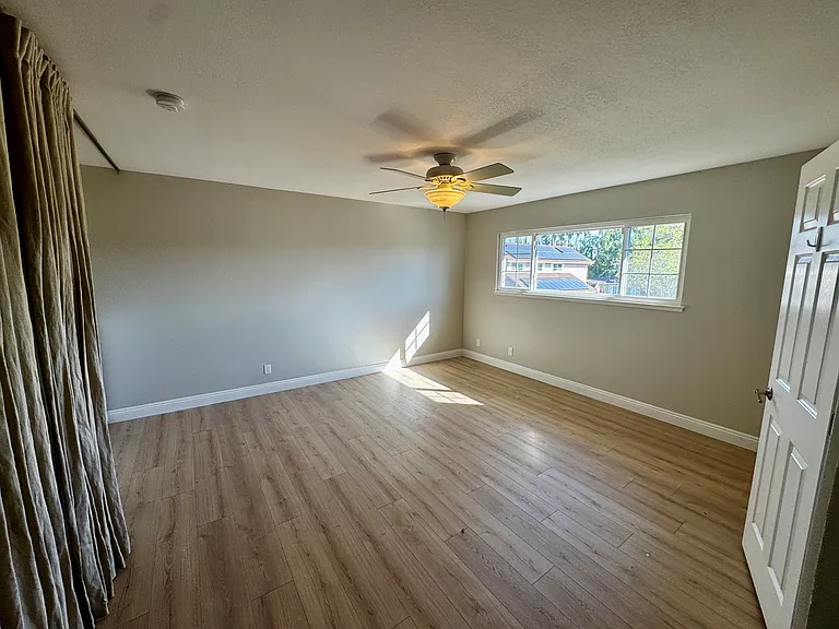 1318 Deb Ct — Photo 16