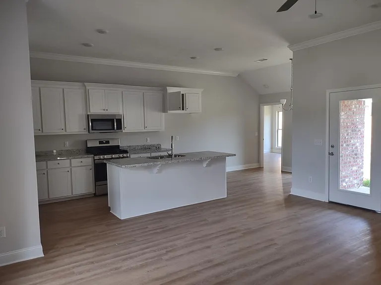 576 Silver Hill Dr — Photo 5