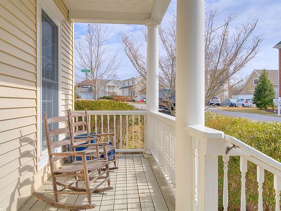 4th image of 1700 Trillium Ln
