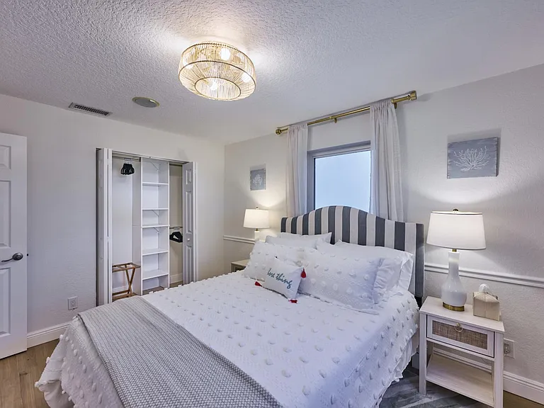 100 Neptune Dr — Photo 33