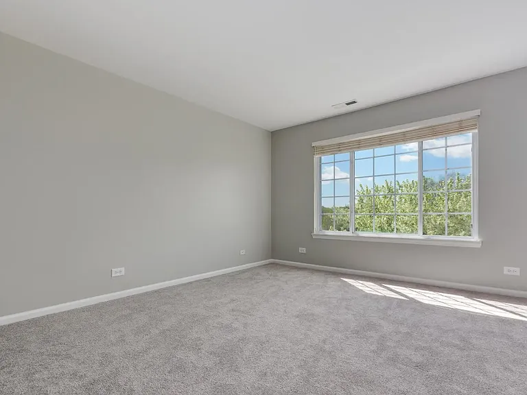 400 Cary Woods Cir — Photo 8