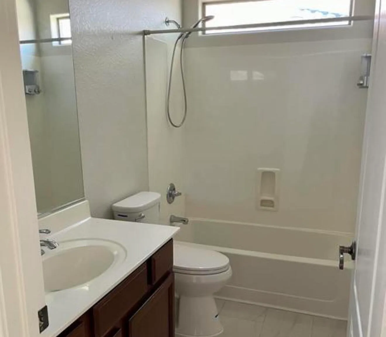 4 bed, 3.0 bath, 2767 sqft, $2,100 — Photo 2