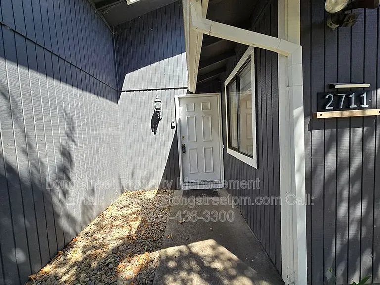 2711 Newton St — Photo 2