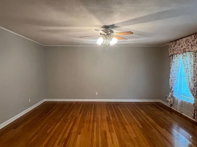 1943 Birchwood Way — Photo 6