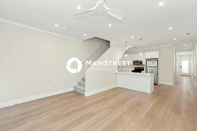 1163 E Oleander St — Photo 3