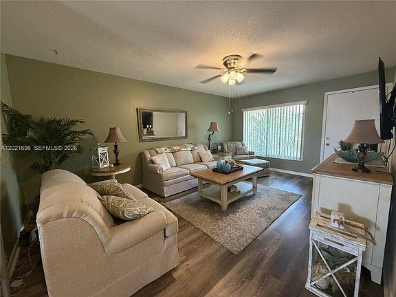 3rd image of 204 S Anoka Ave