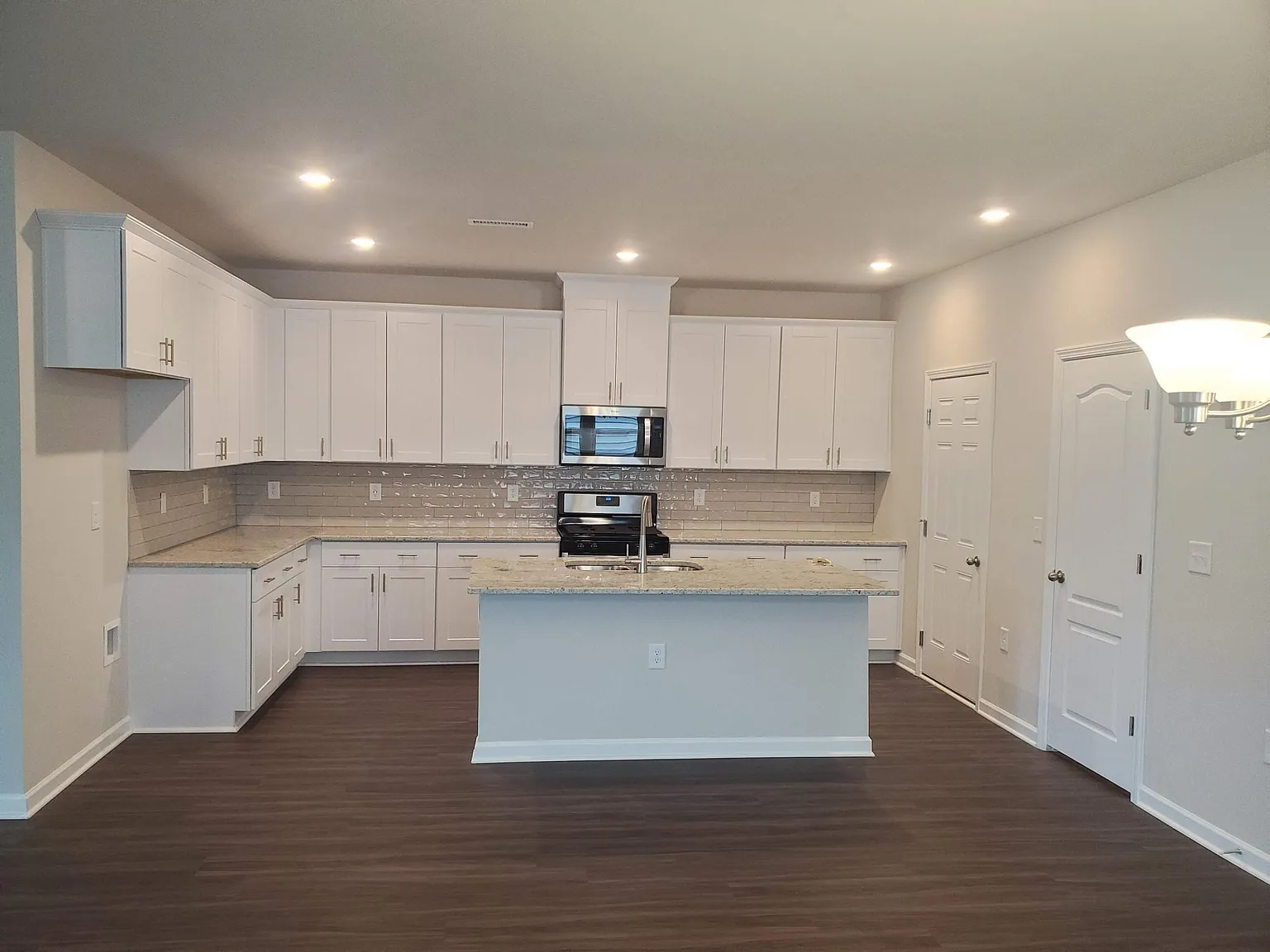 4 bed, 2518 sqft, $2,199 — Photo 3