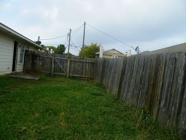 2221 Creekside Ln — Photo 21