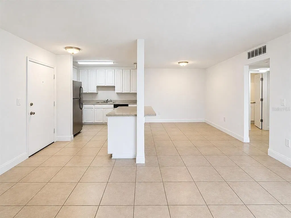 2 bed, 1.0 bath, 1051 sqft, $1,500 — Photo 2