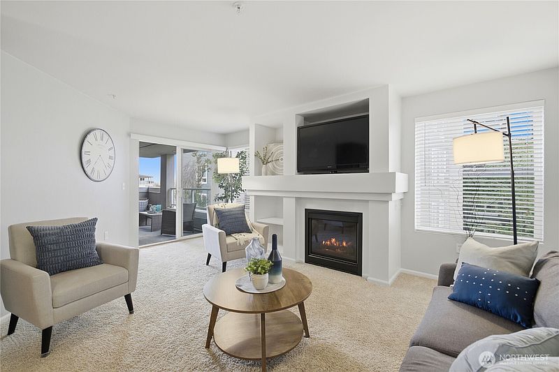 5th image of 4343 Roosevelt Way NE #404
