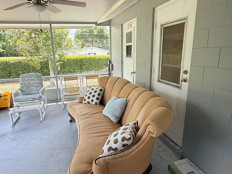 385 E Wildmere Ave — Photo 7