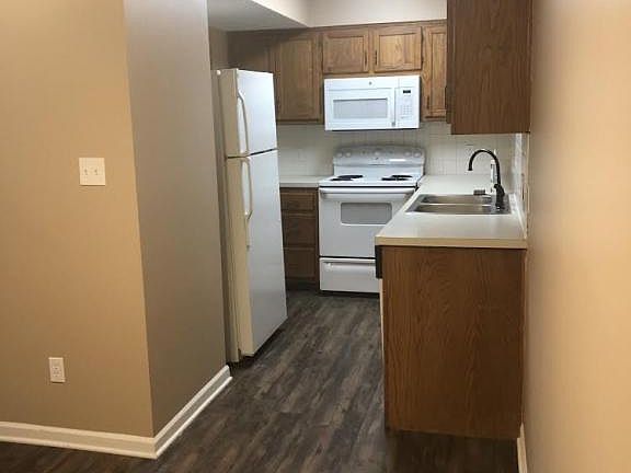 2nd image of 201 N Clark St APT 5