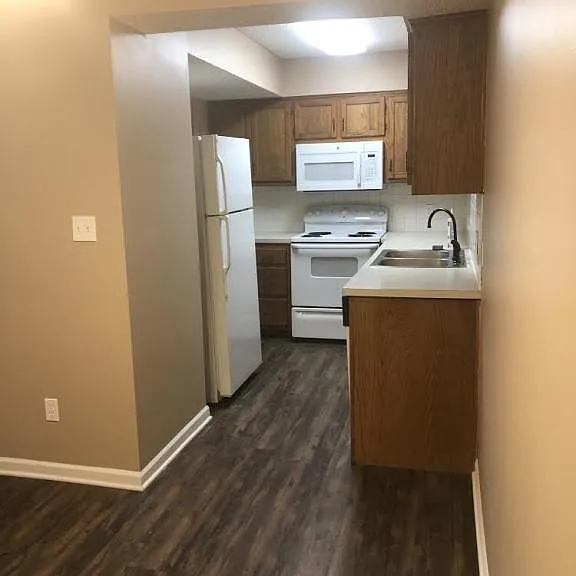 201 N Clark St #5 — Photo 2