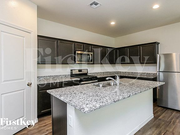 5th image of 370 W Powell Dr