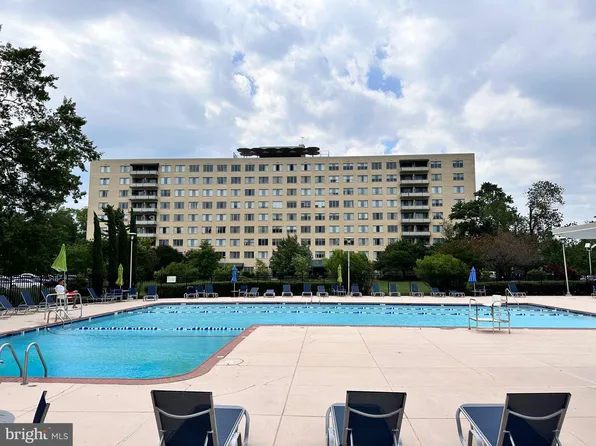 6621 Wakefield Dr APT 403, Alexandria, VA 22307