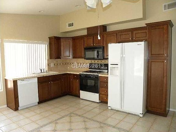 2nd image of 5465 Oxbow St #0