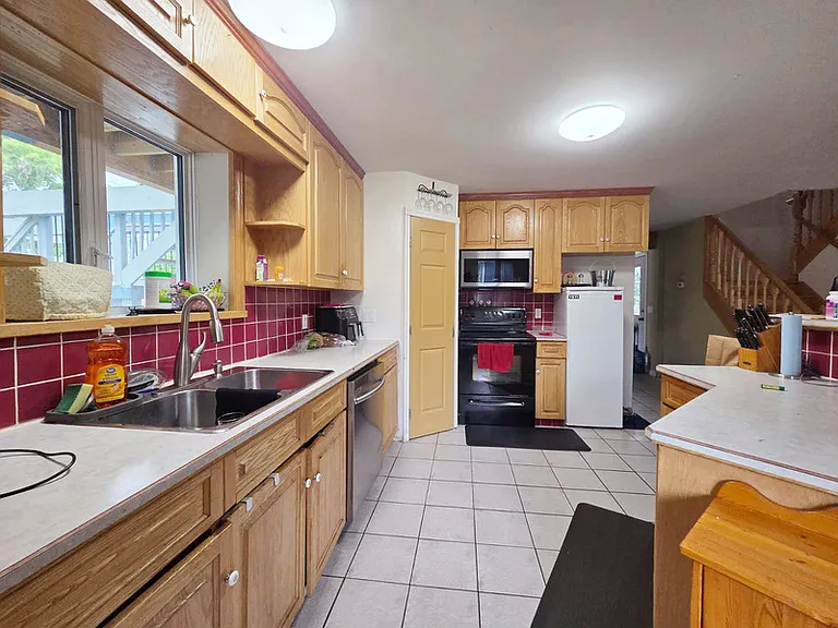 21 Langley Dr #UPPER — Photo 5
