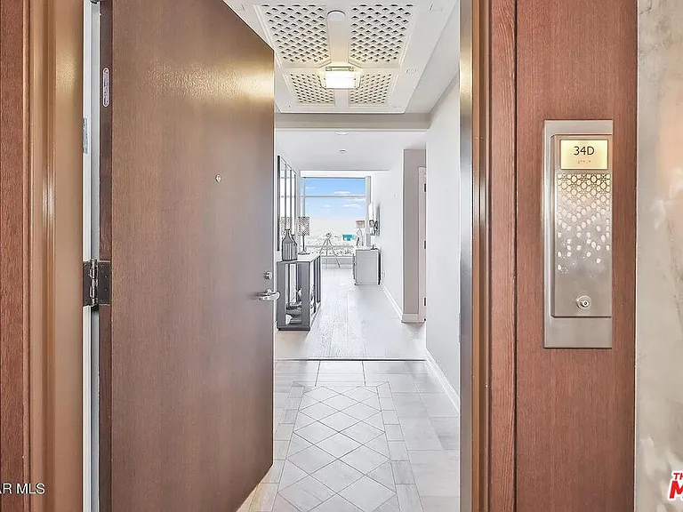 900 W Olympic Blvd #34D — Photo 9