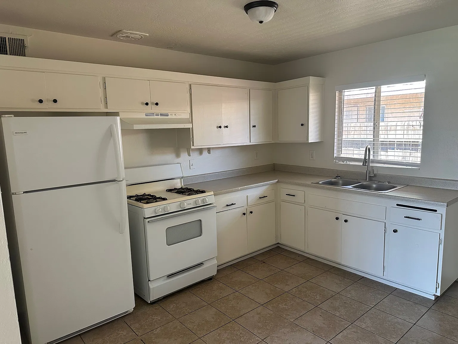 2 bed, 720 sqft, $1,050 — Photo 4