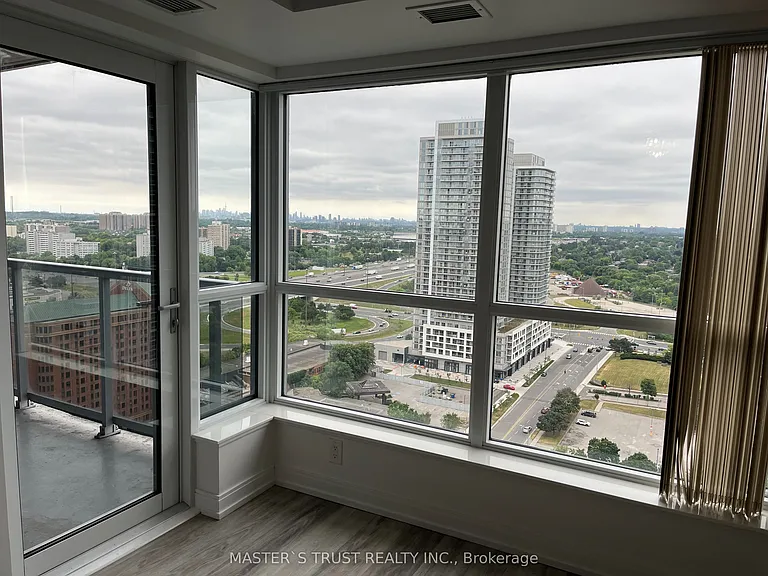 151 Village Green Sq #2606 — Photo 6