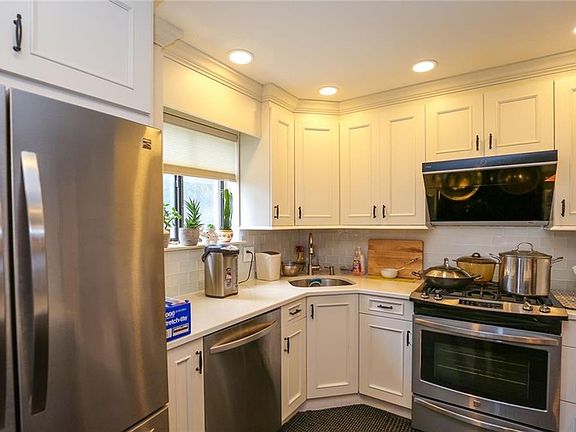 5th image of 278 Grasmere Dr