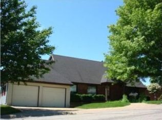 18353 Pleasant View Dr, Weston, MO 64098