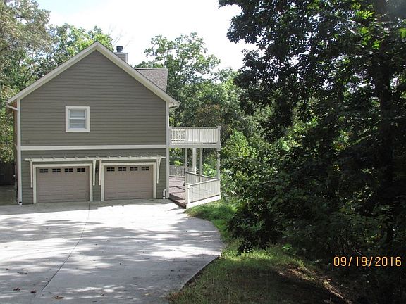 2nd image of 835 Twin Coves Dr
