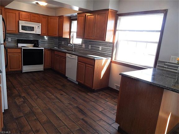 4th image of 3705 Dawnshire Dr