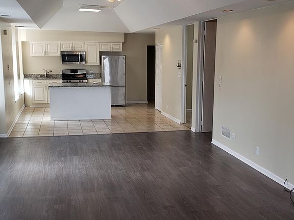 4th image of 2998 S Archer Ave APT 3F
