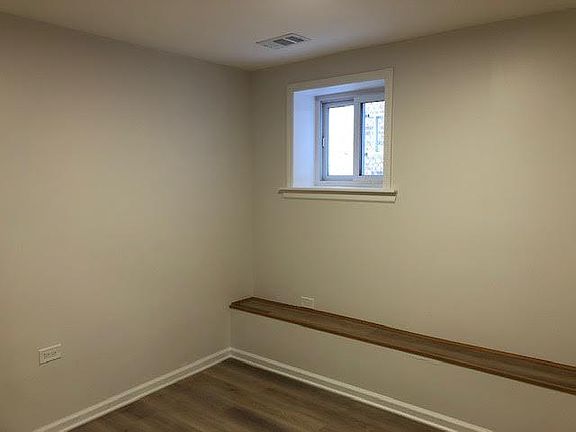 4th image of 4646 N Saint Louis Ave #Basement