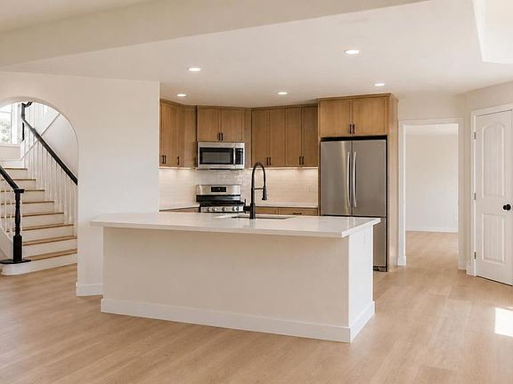 4th image of 1522 Maxwell Ln