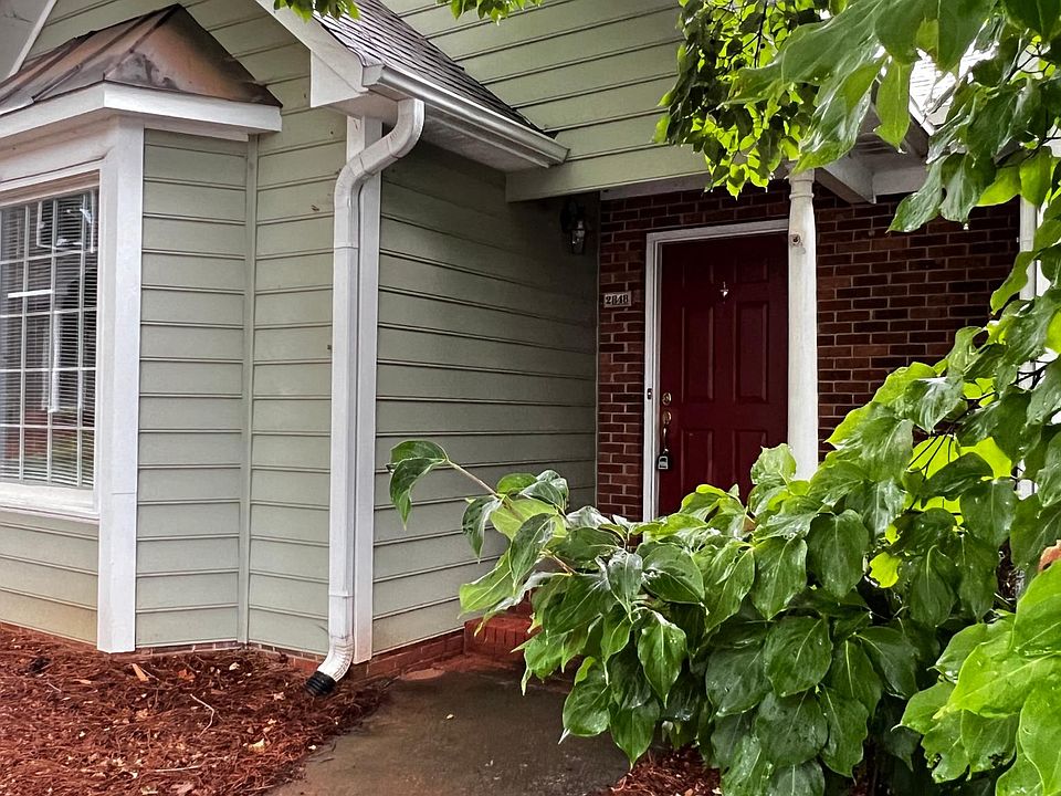 Entry front of townhouse