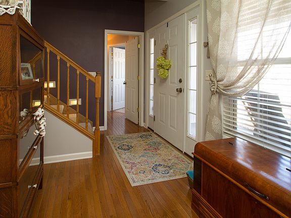 3rd image of 1456 Stratford Dr W