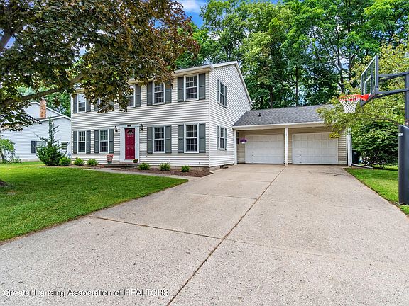 3rd image of 842 Whitman Dr