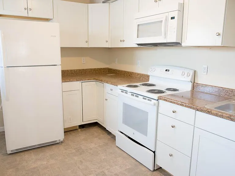 526 W Church St — Photo 2