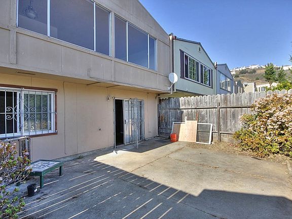 4th image of 630 Price St