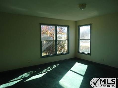 3rd image of 902 N Lamb St