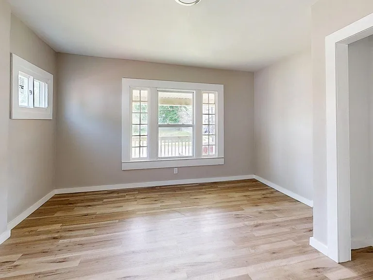 134 N Arlington St — Photo 26