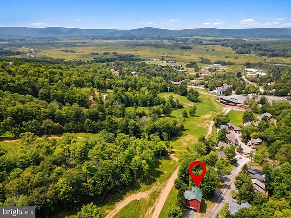 3rd image of 330 Slopeside Rd