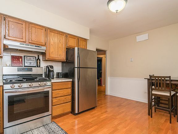 4th image of 6044 N Melvina Ave APT 3